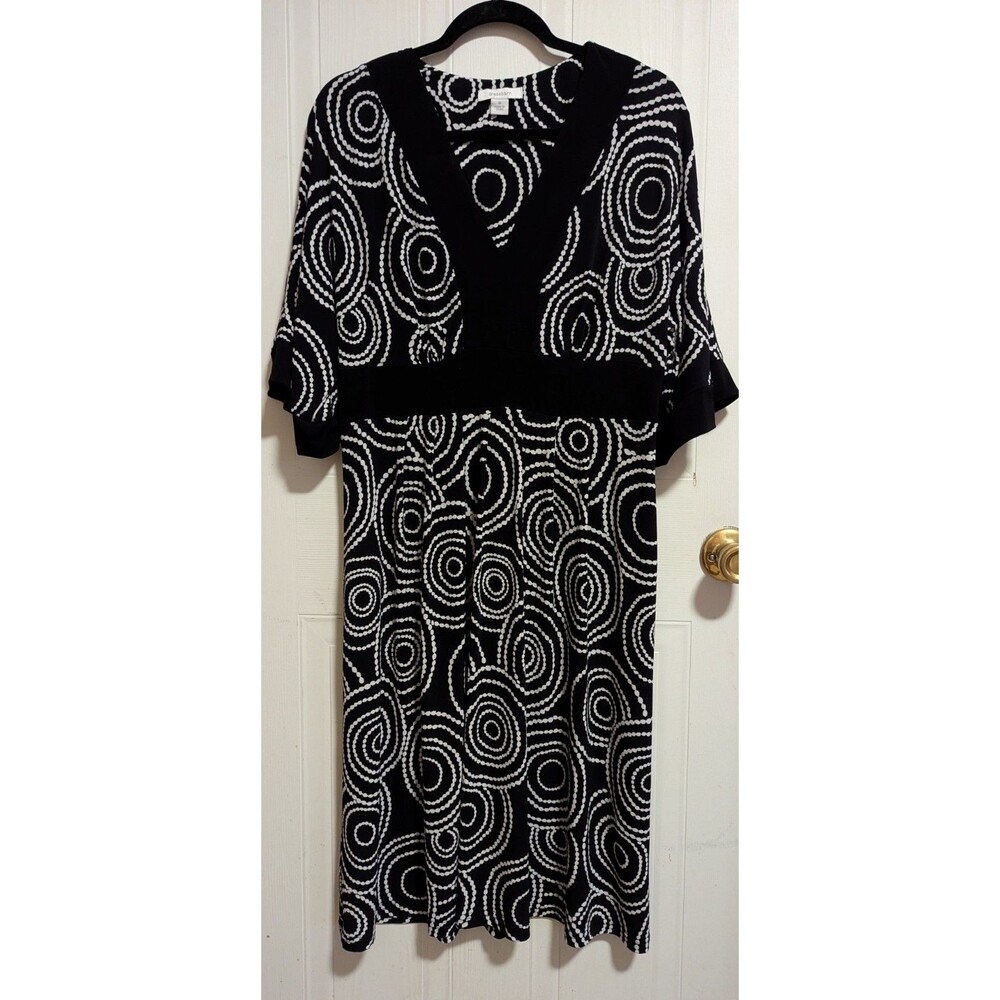 dressbarn Black White Geometric Shift Dress Round Neck Short Sleeve Stretch 14